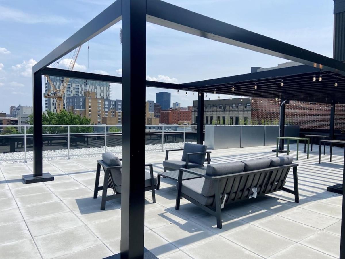 Appartement Condo Avec Terrasse Privee Dans Le Quartier Des Spectacles Montreal Bagian luar foto